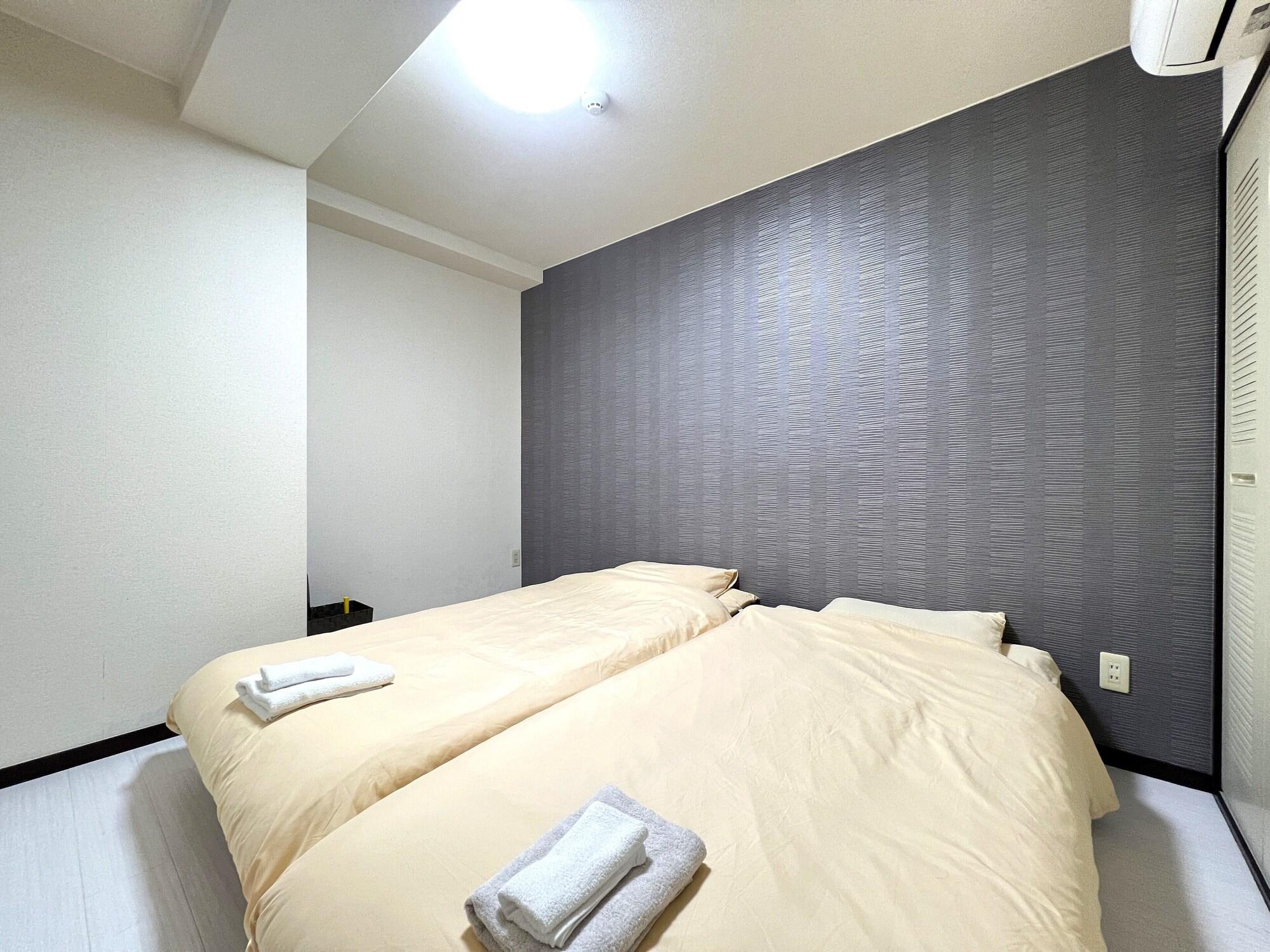 Varios Gojo sefi-apartment 101