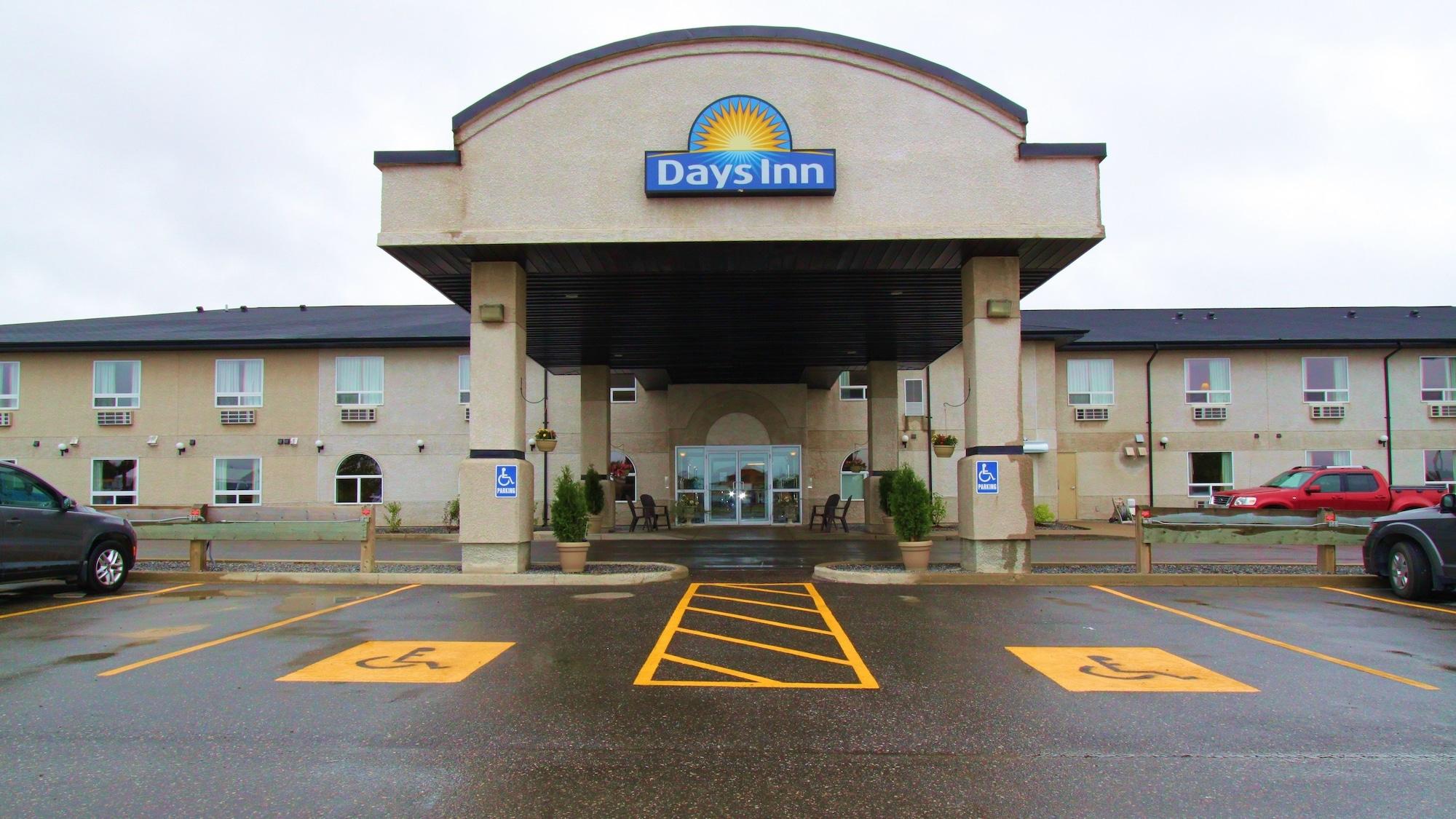 Vista Exterior Days Inn & Suites by Wyndham Thompson