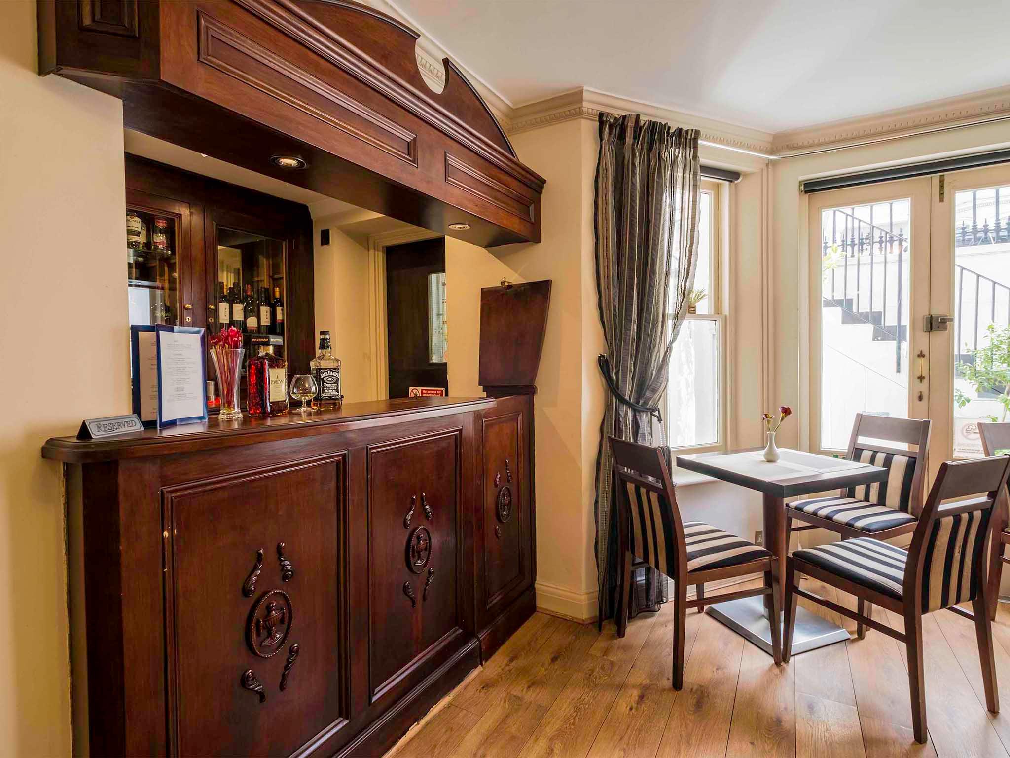 Bar/Salón London Lodge Hotel
