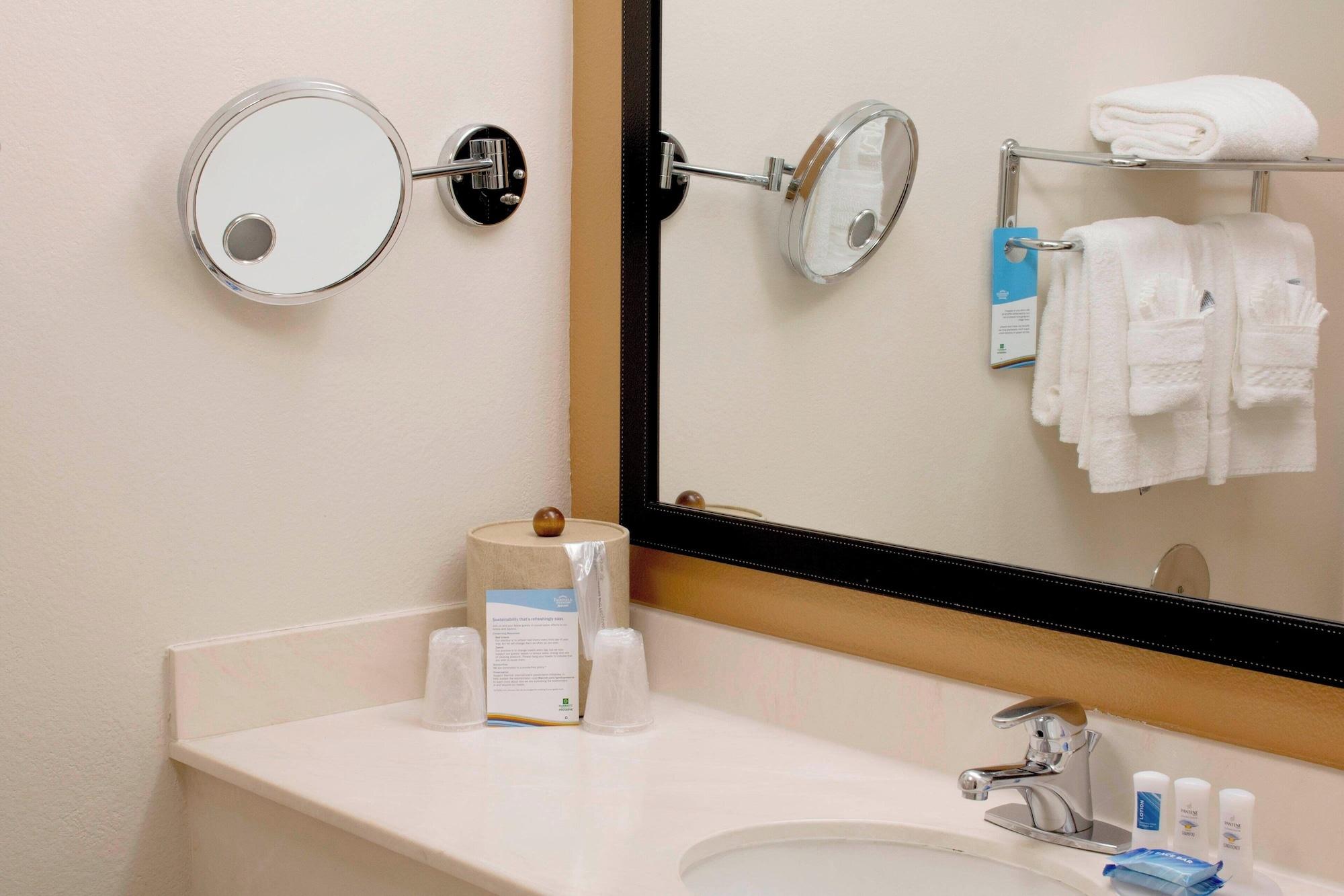 Equipamiento de Habitación Fairfield Inn & Suites by Marriott Oakland Hayward