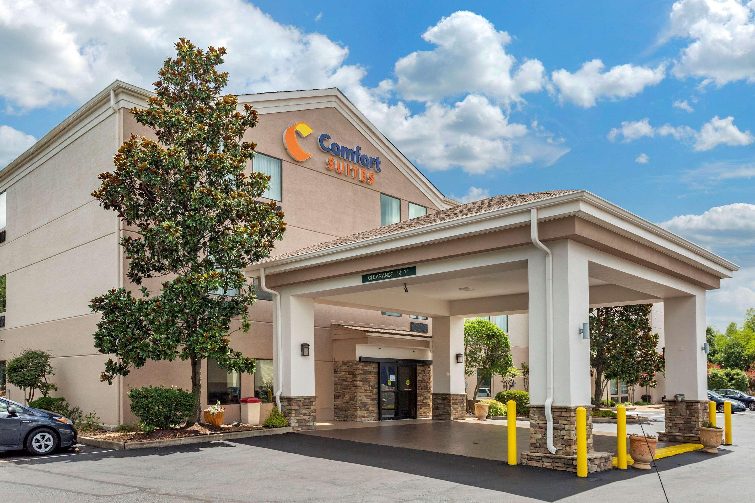 Vista Exterior Comfort Suites Cordova