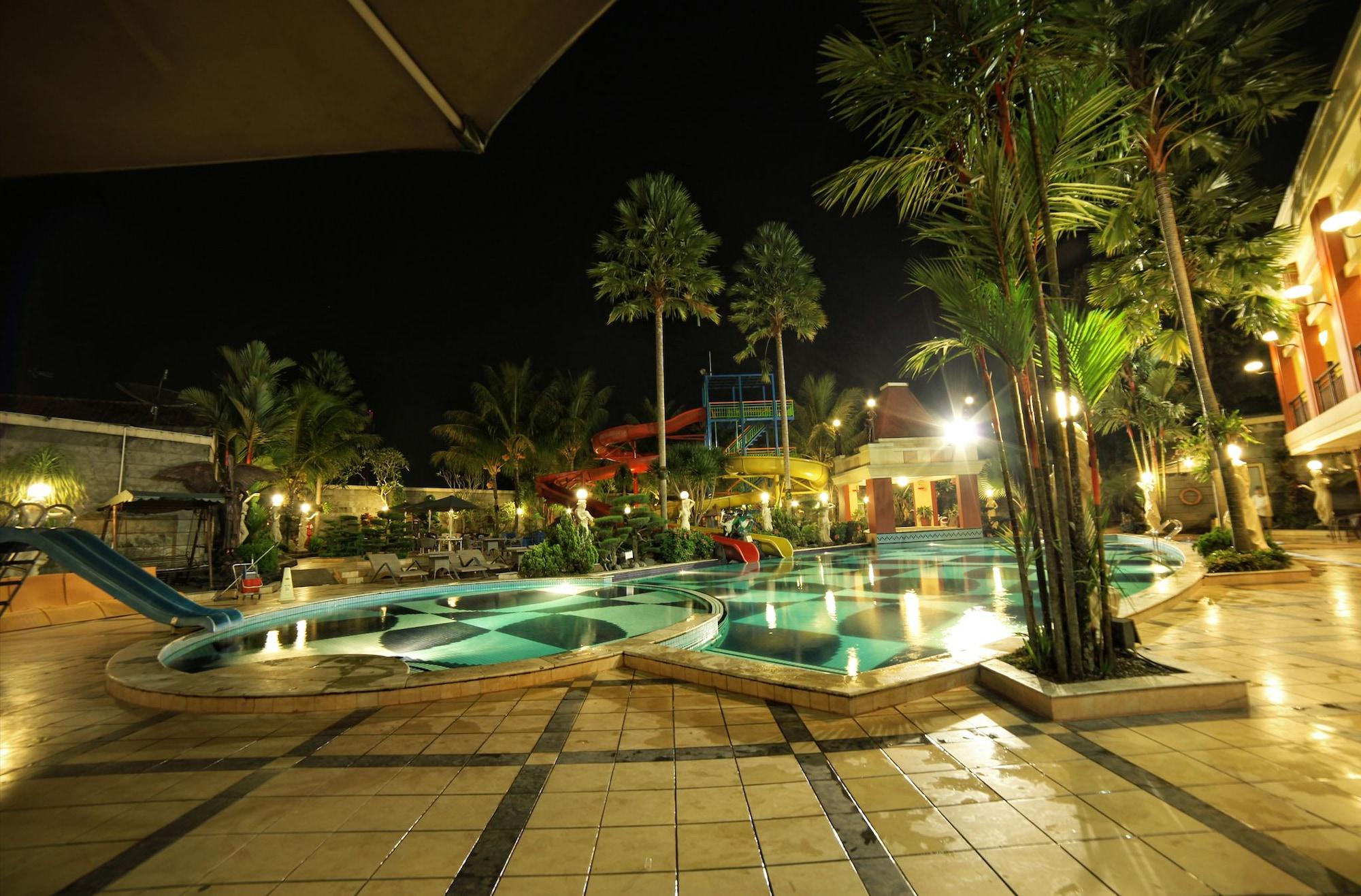 Vista Piscina Grand Wahid Hotel Salatiga
