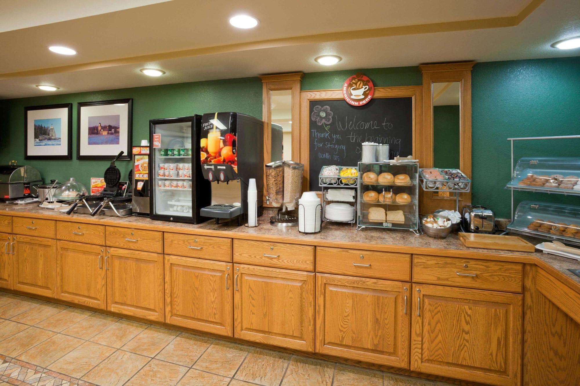 Restaurant AmericInn by Wyndham Wetmore Munising