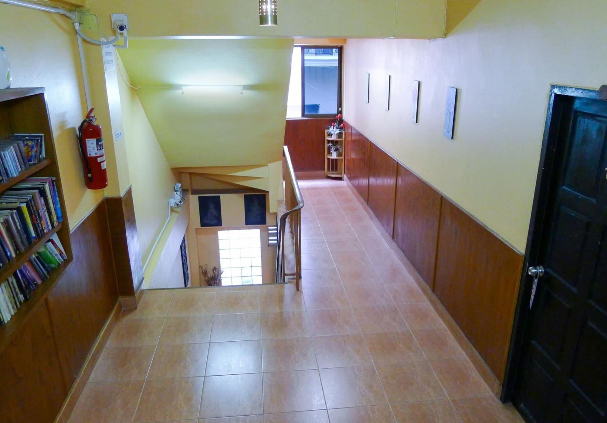 Vista Lobby Metro Apartments