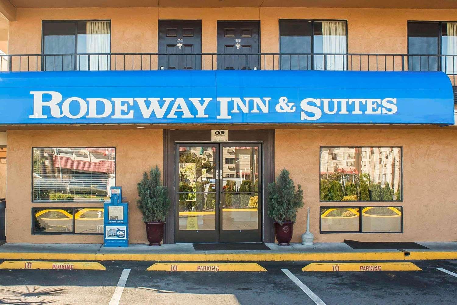 Vista Exterior Rodeway Inn & Suites