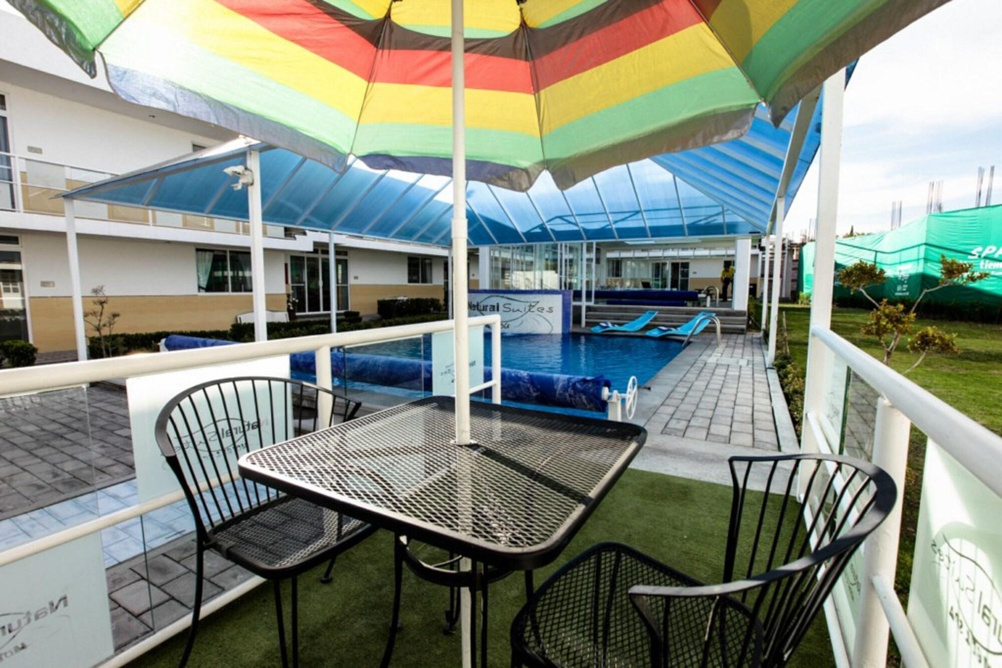 Vista Piscina Natural Suites Hotel- cerca de Africam Safari Valsequillo Puebla