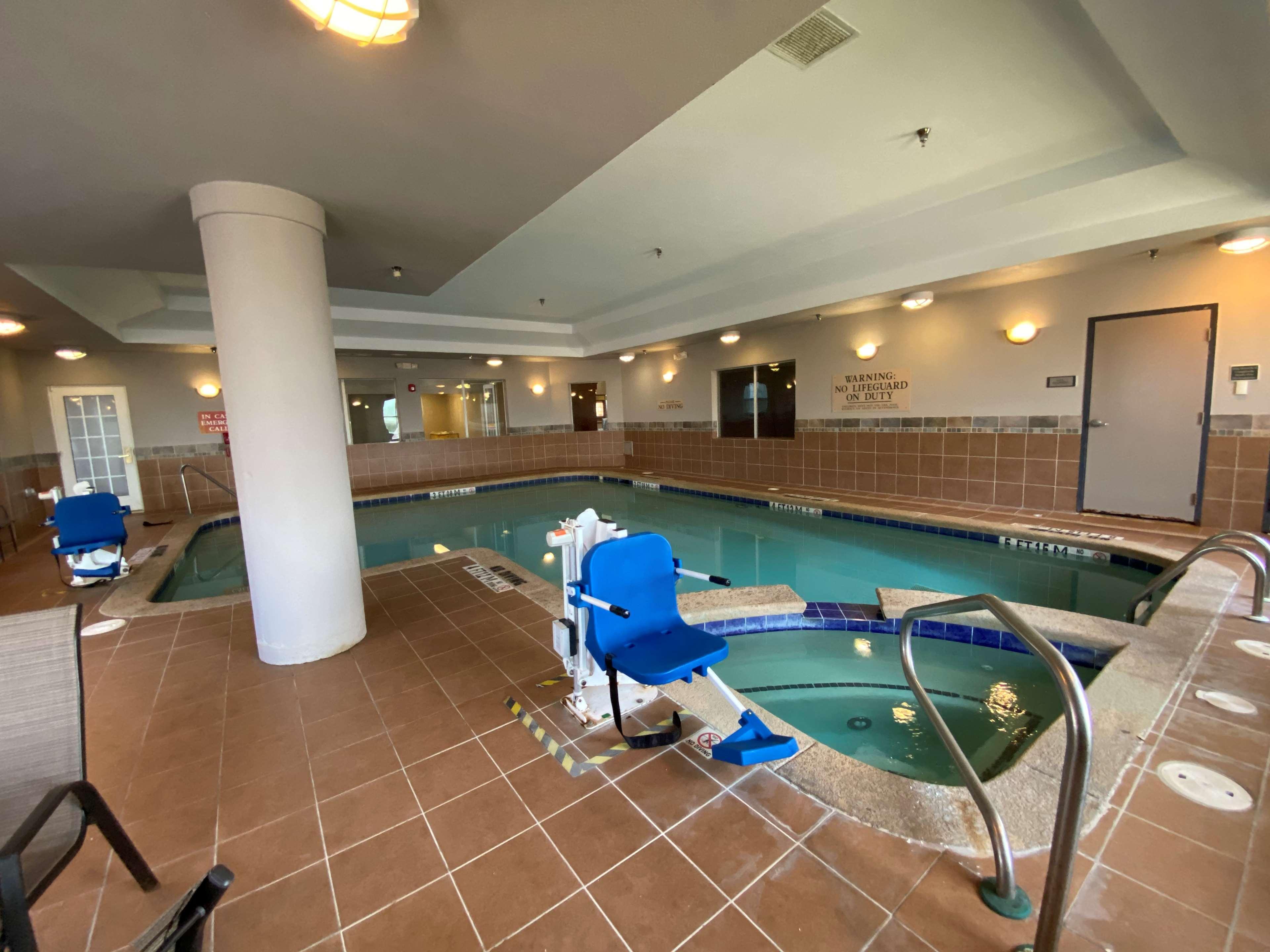 Vista Piscina Country Inn & Suites Athens