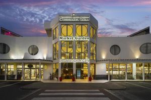 Paquete - Commodore Suites, SureStay Collection by Best Western