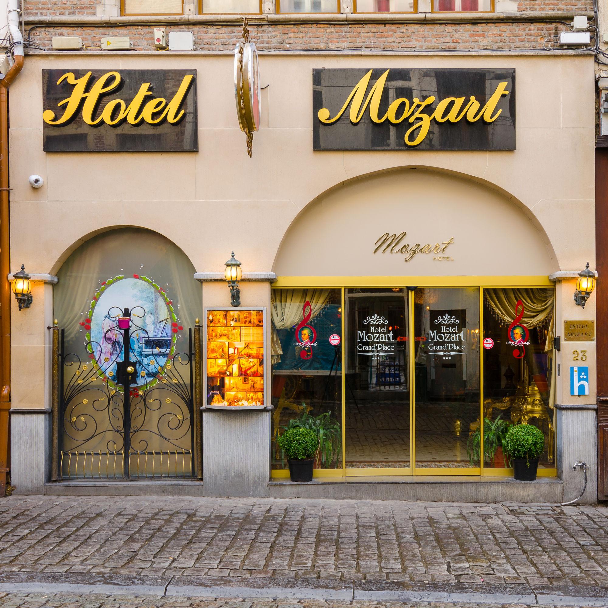 Vista da fachada Hotel Mozart