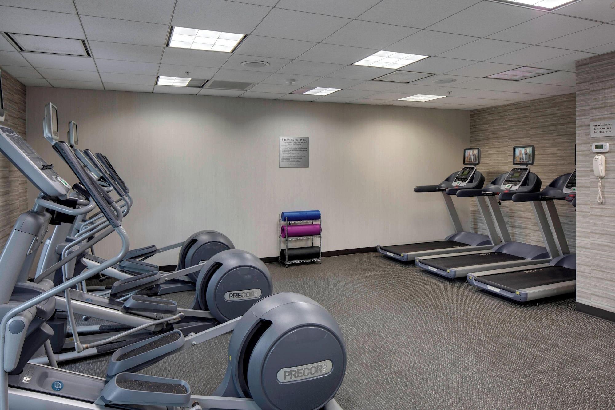 Gimnasio Courtyard by Marriott Boston Logan Airport