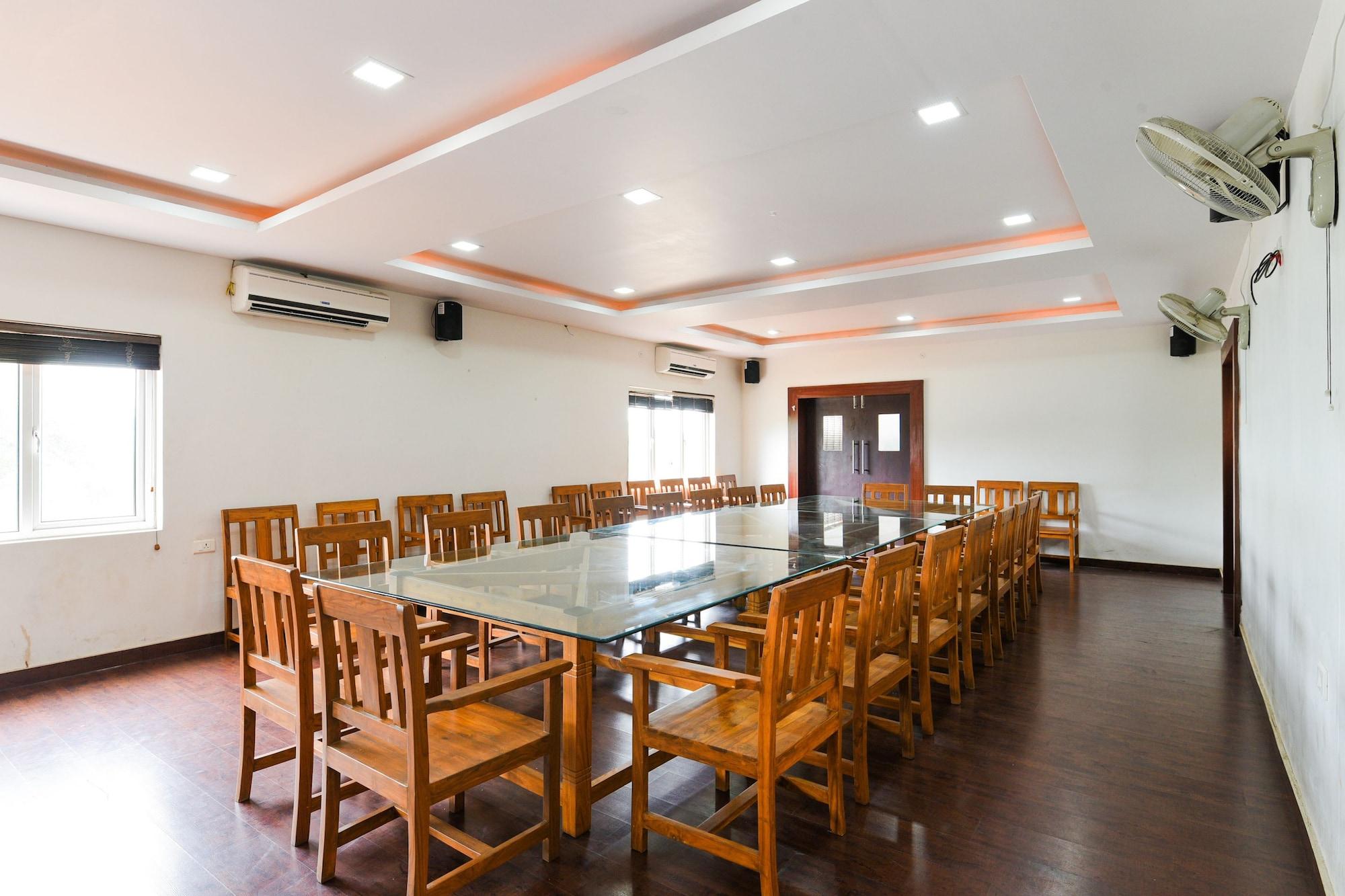 Restaurant OYO 16633 Green City Club House