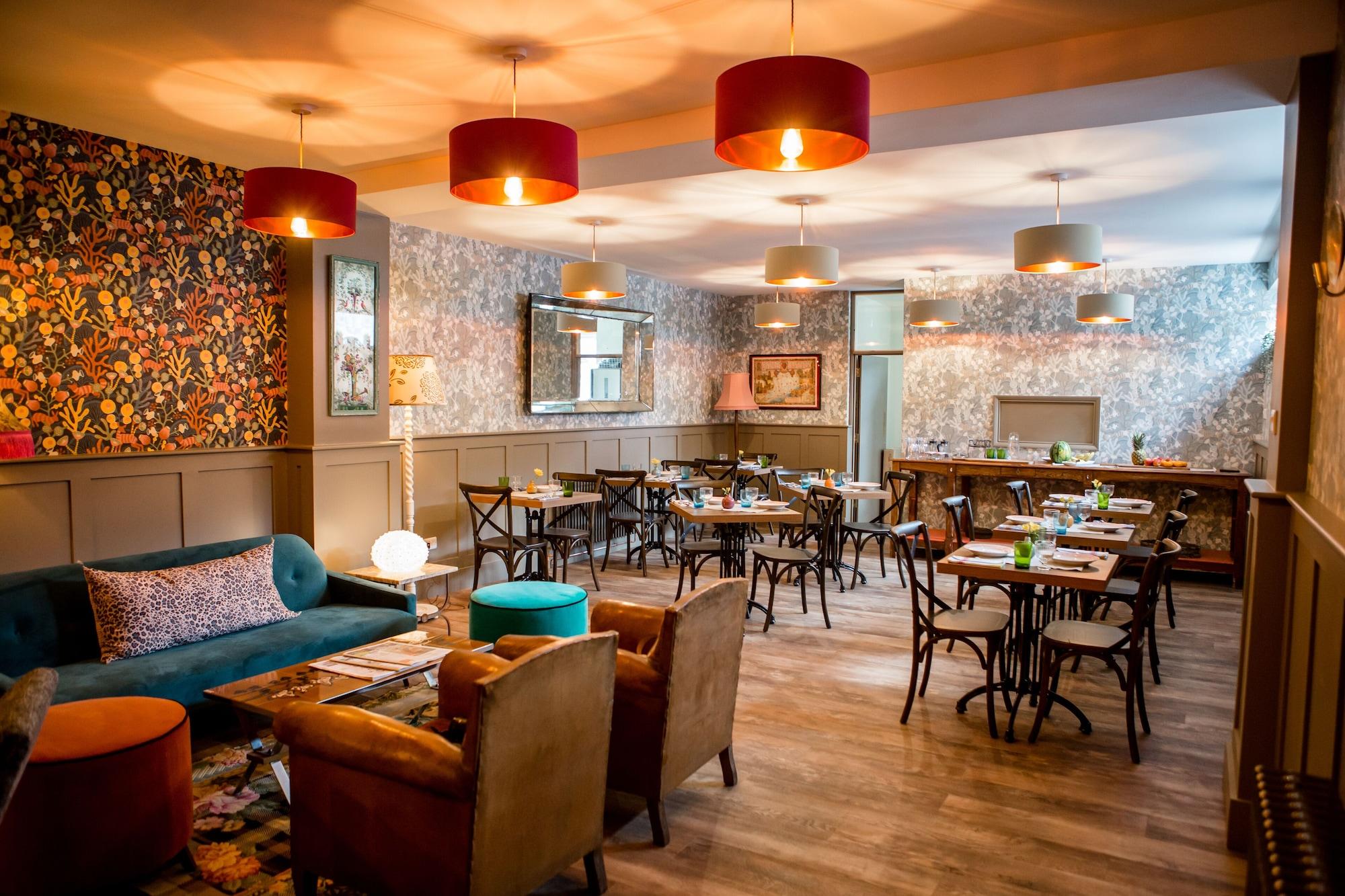 Bar/Salón Moore House