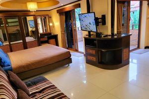 Alquiler Vacacional - A4: Exclusive grand studio with pool& garden