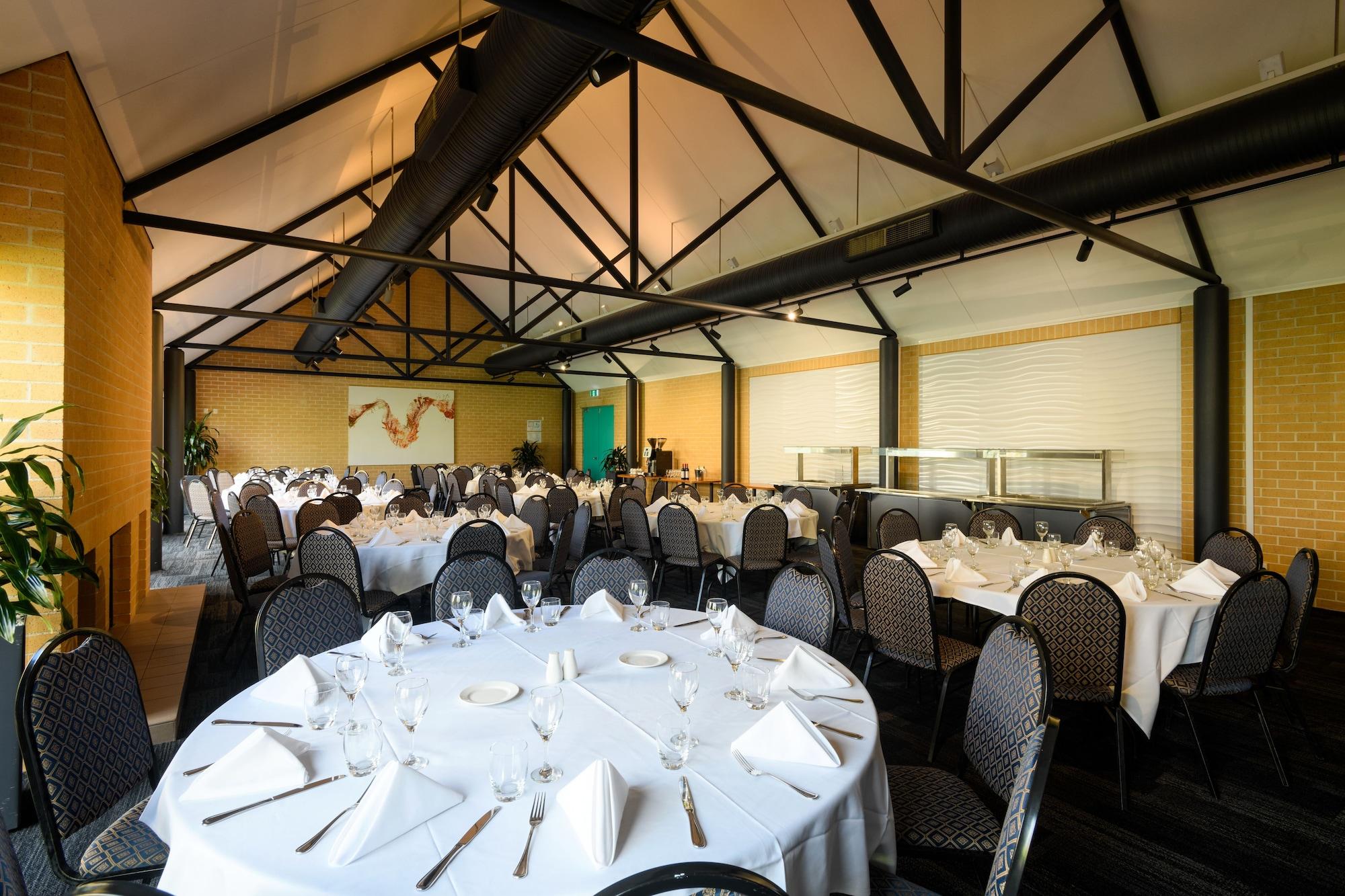 Restaurant Lakeside Hotel and Conference Centre