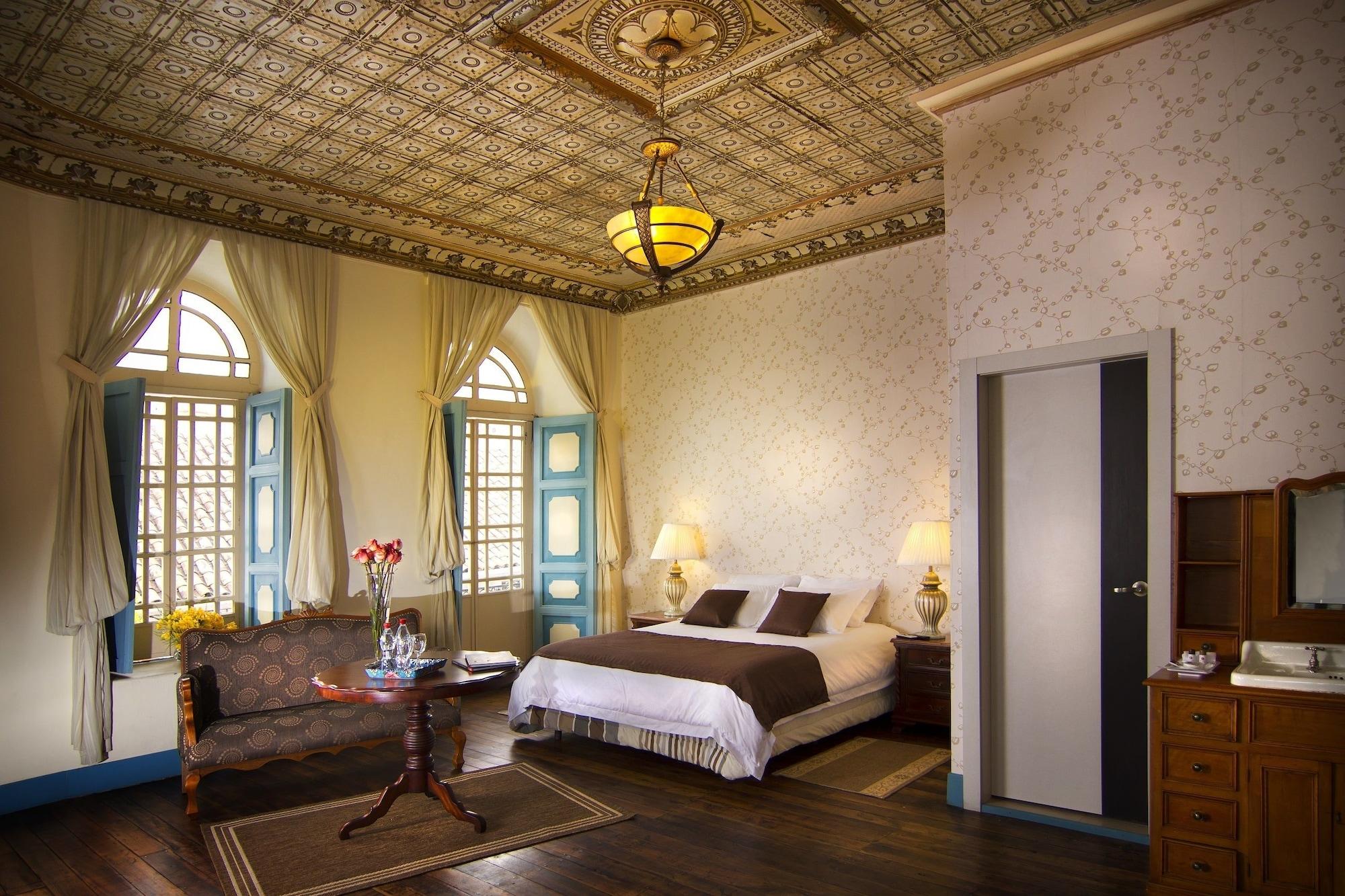 Varios Del Parque Hotel & Suites