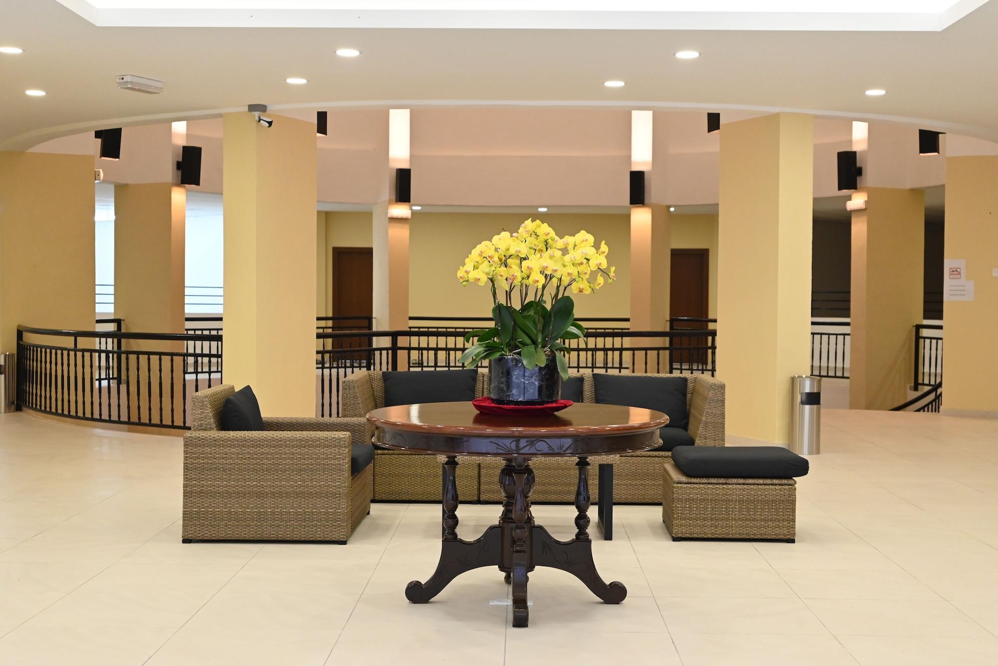 Vista Lobby The Pines
