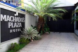 Alojamiento - Machado's Plaza Hotel