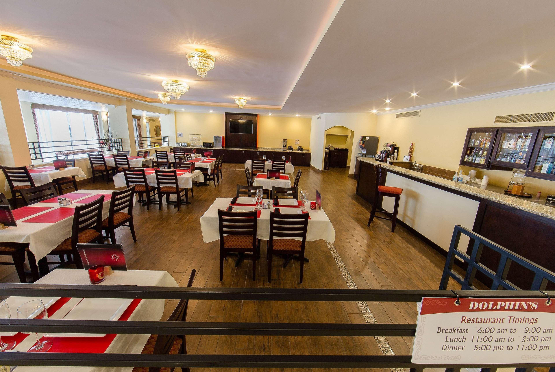 Restaurant Ramada by Wyndham Houston Intercontinental Airpt E