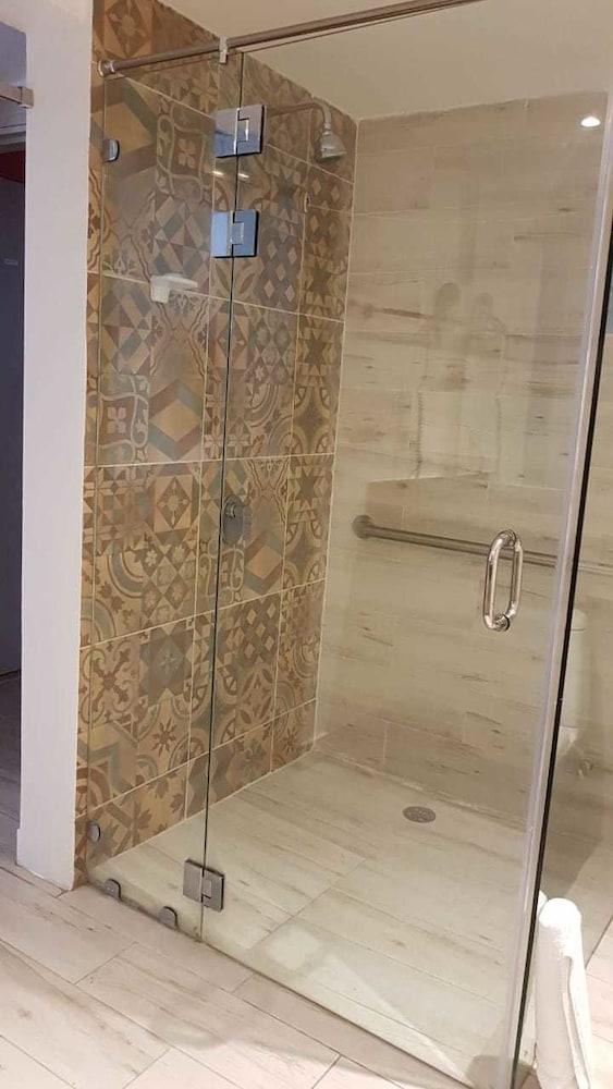 Hotel Royal Decameron Cornwall Beach