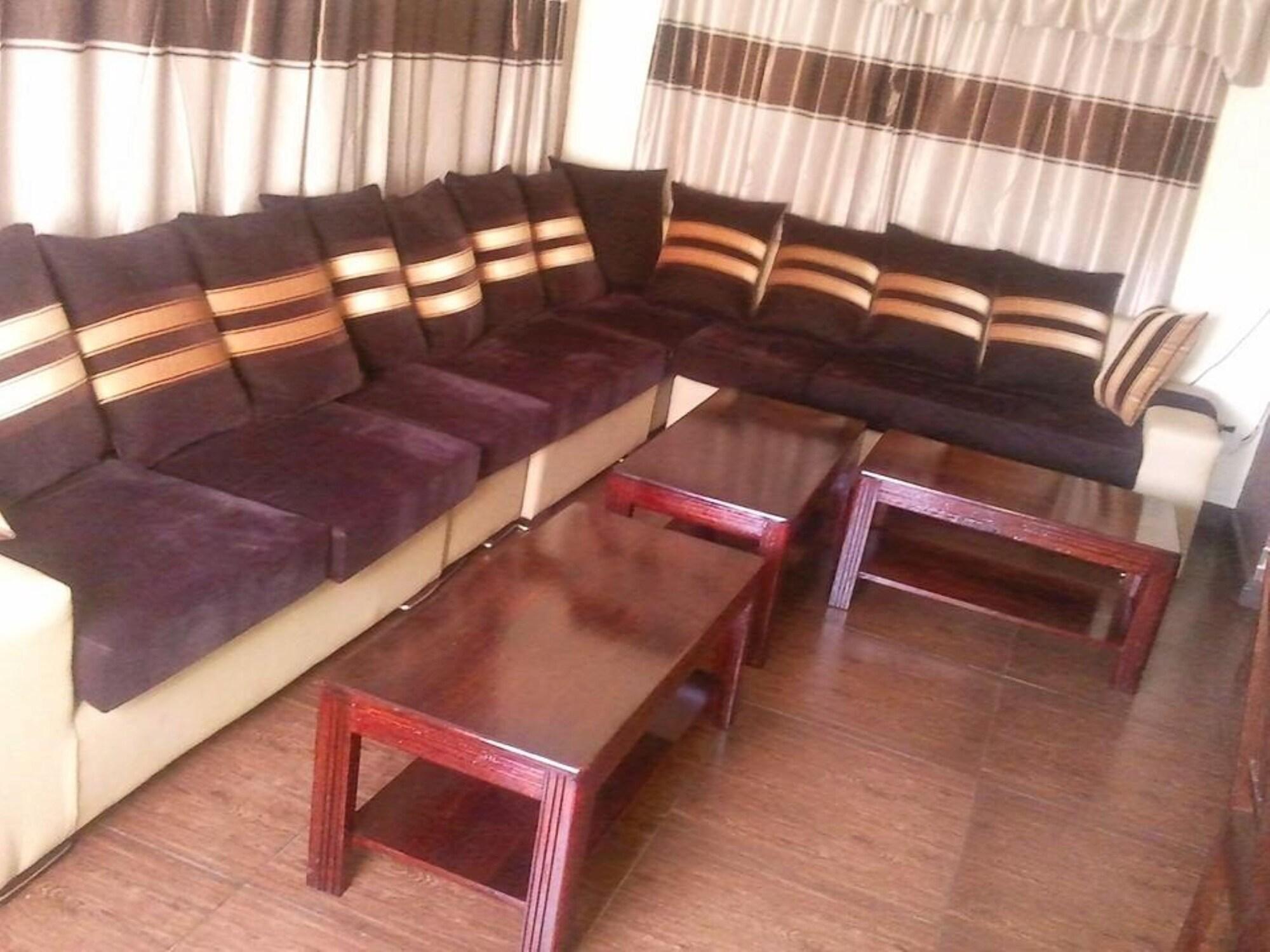 Vista Lobby Meg's Guest House