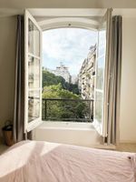 Alquiler Vacacional - Amazing studio with a view over Plaza Vicente Lopez in Recoleta. Amenities.