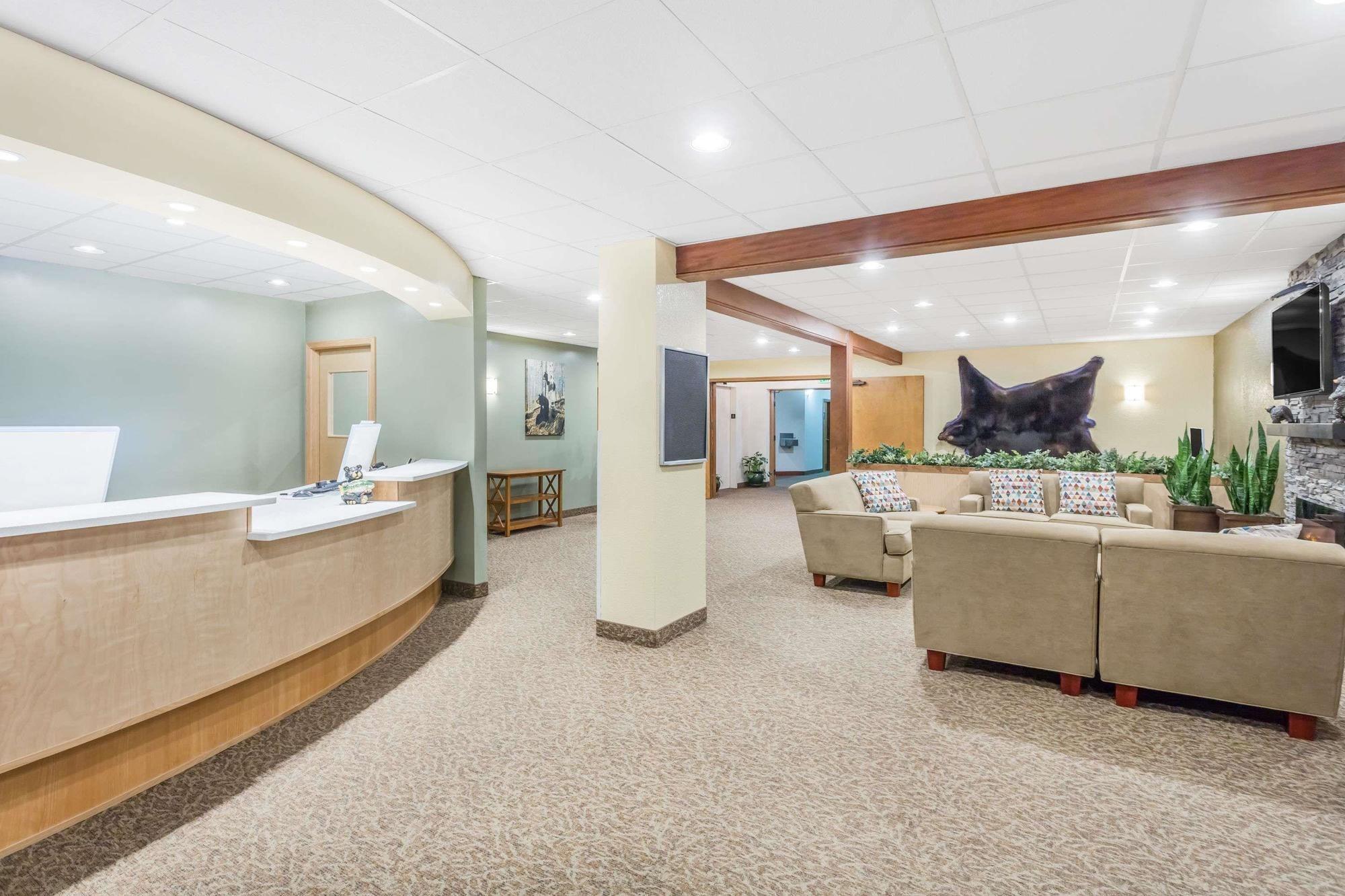 Vista Lobby Travelodge by Wyndham Juneau