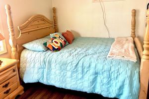 Alquiler Vacacional - Serene 1-bedroom with comfy queen bed and patio