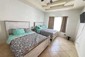 Alquiler Vacacional - Well-located 3-bedroom 2 baths house with AC  near restaurants and super markets