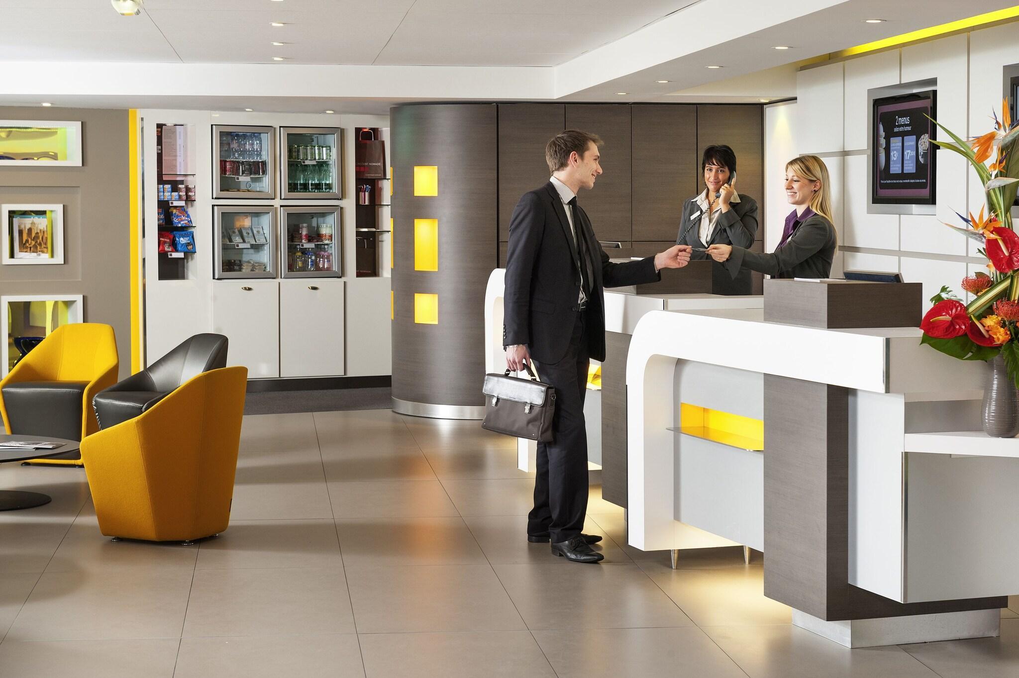 Vista Lobby Novotel Paris Rueil Malmaison
