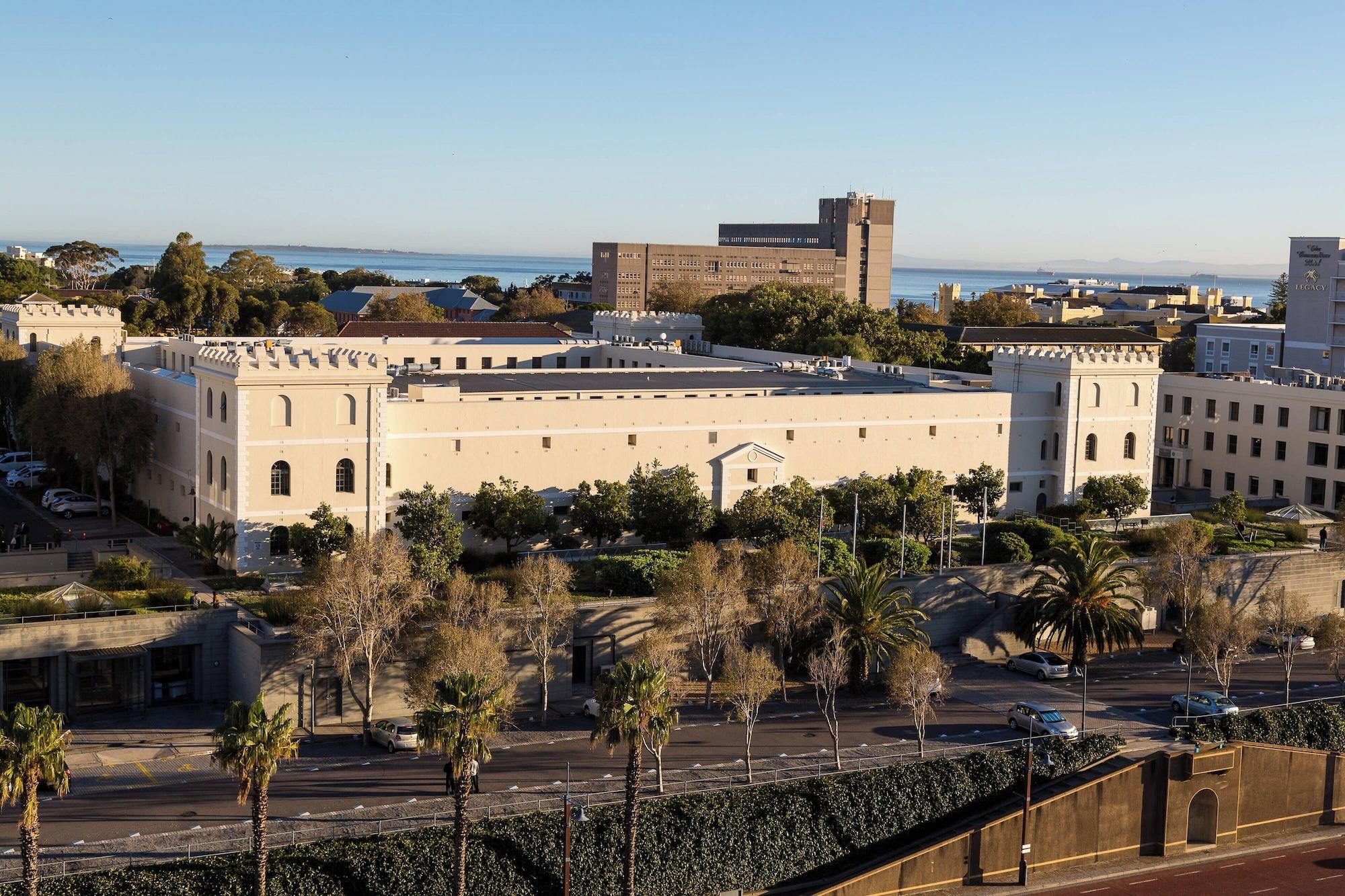 Vista Exterior Protea Hotel by Marriott Cape Town Waterfront Breakwater Lodge