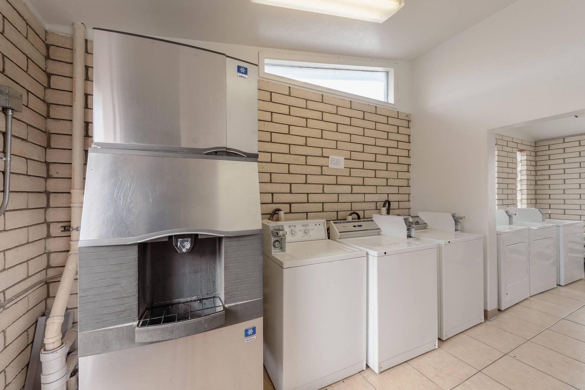 Comodidades del Alojamiento Econo Lodge Cortez near Mesa Verde