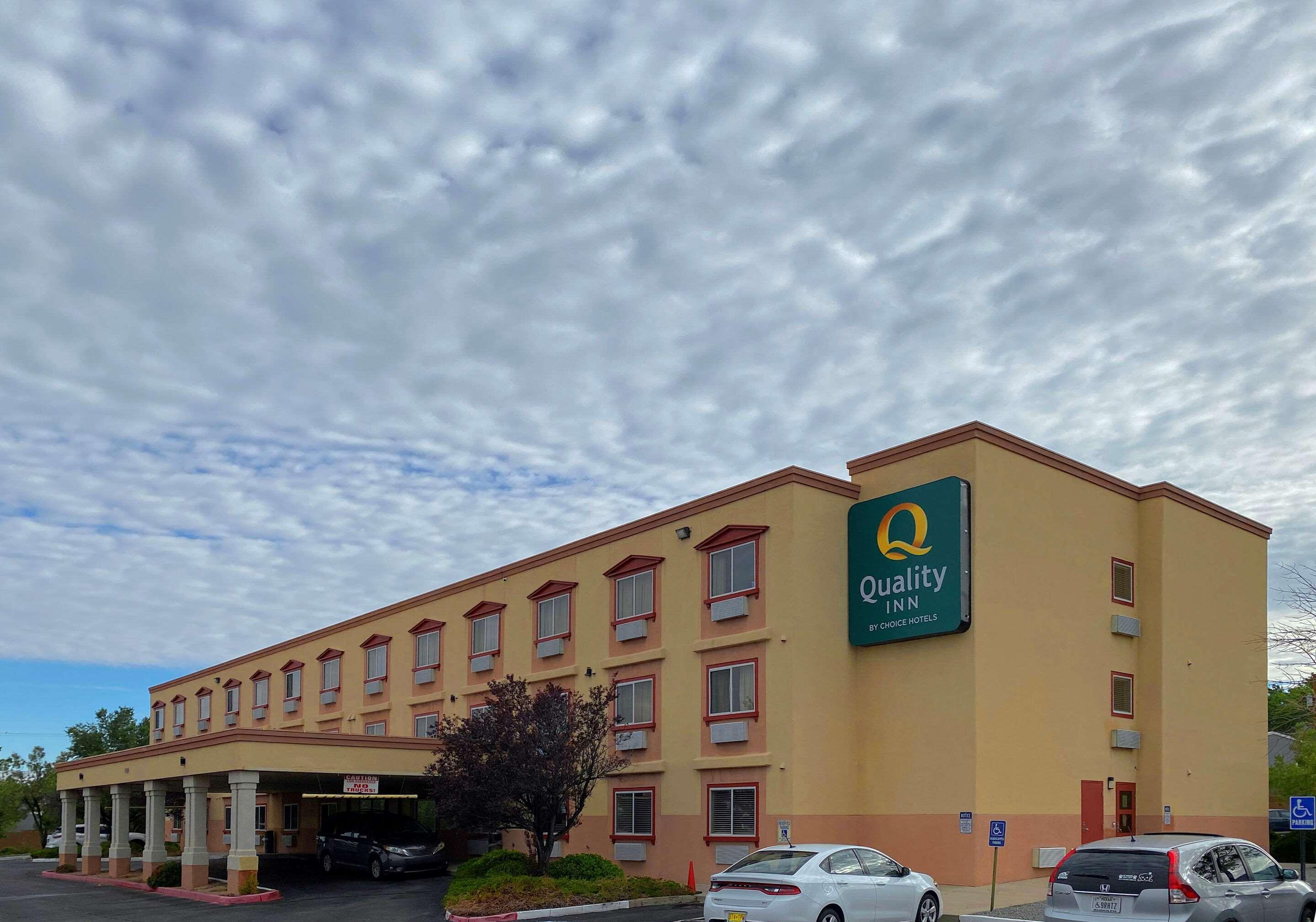 Vista Exterior Quality Inn Albuquerque East I-40 Juan Tabo Exit