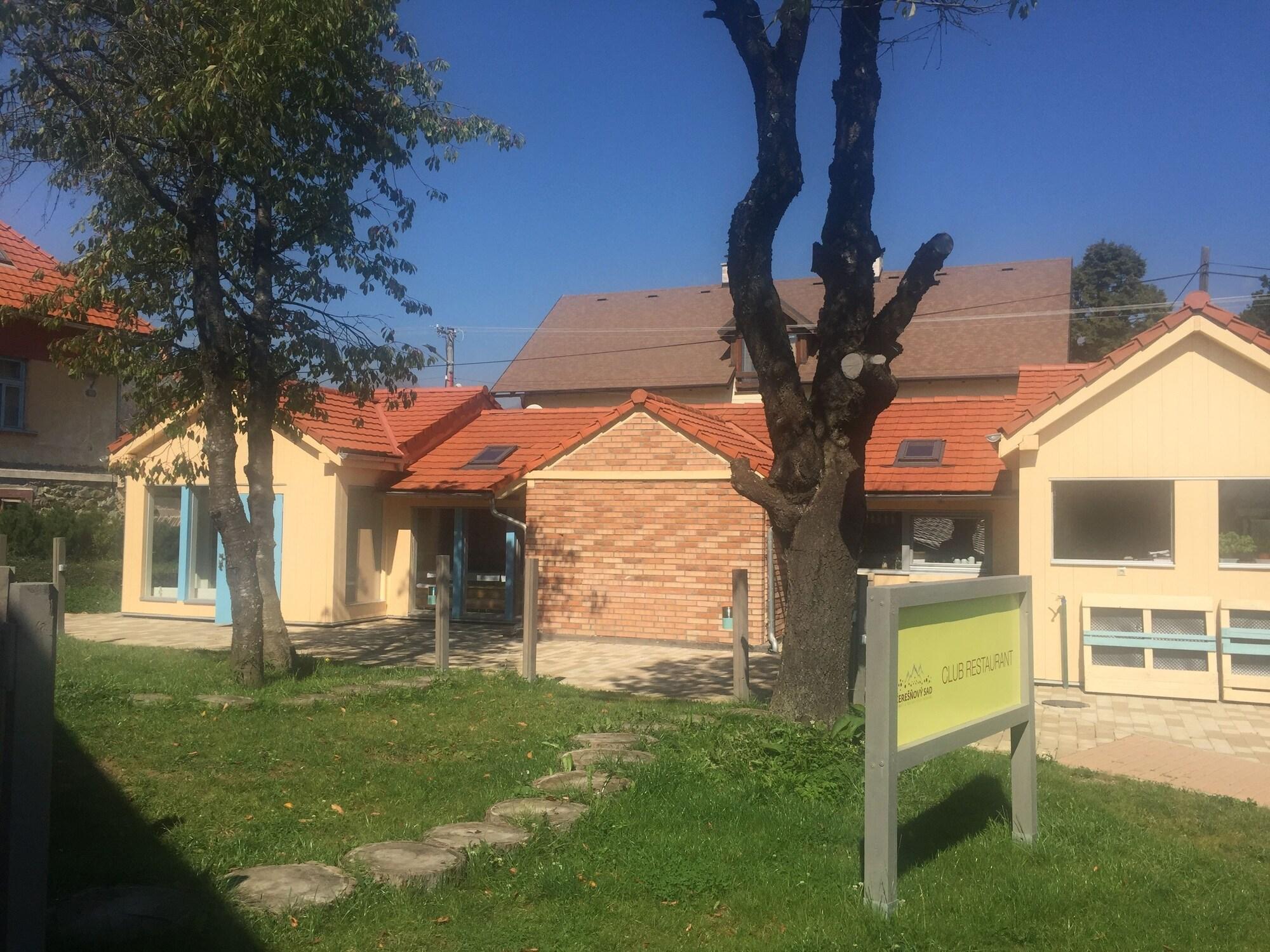 Vista Exterior Apartments Ceresnovy Sad