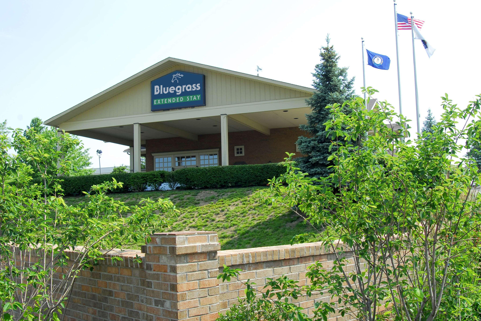 Vista Exterior Bluegrass Extended Stay Hotel