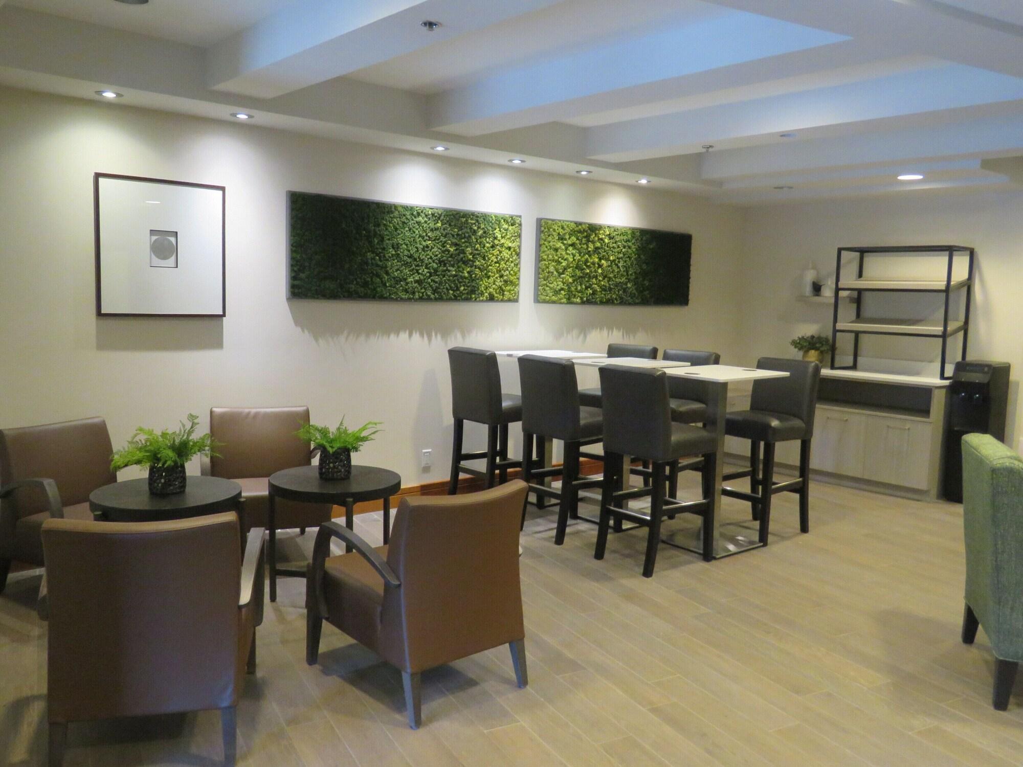 Vista Lobby Fairways Hotel On The Mountain