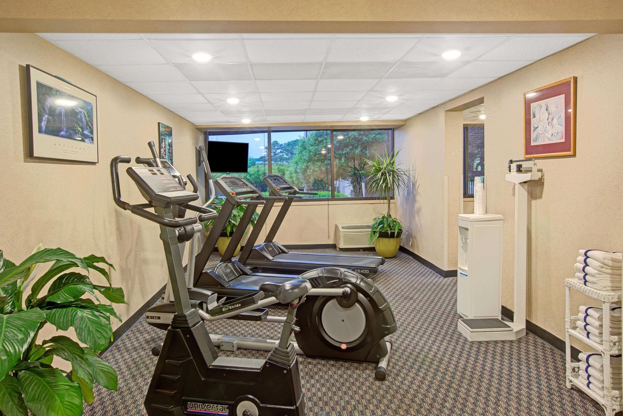 Gimnasio Ramada Plaza by Wyndham Charlotte/South End Airport