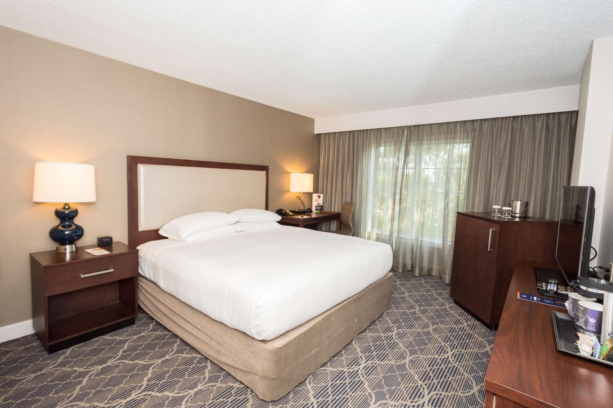 Habitación Doubletree Suites by Hilton at The Battery Atlanta