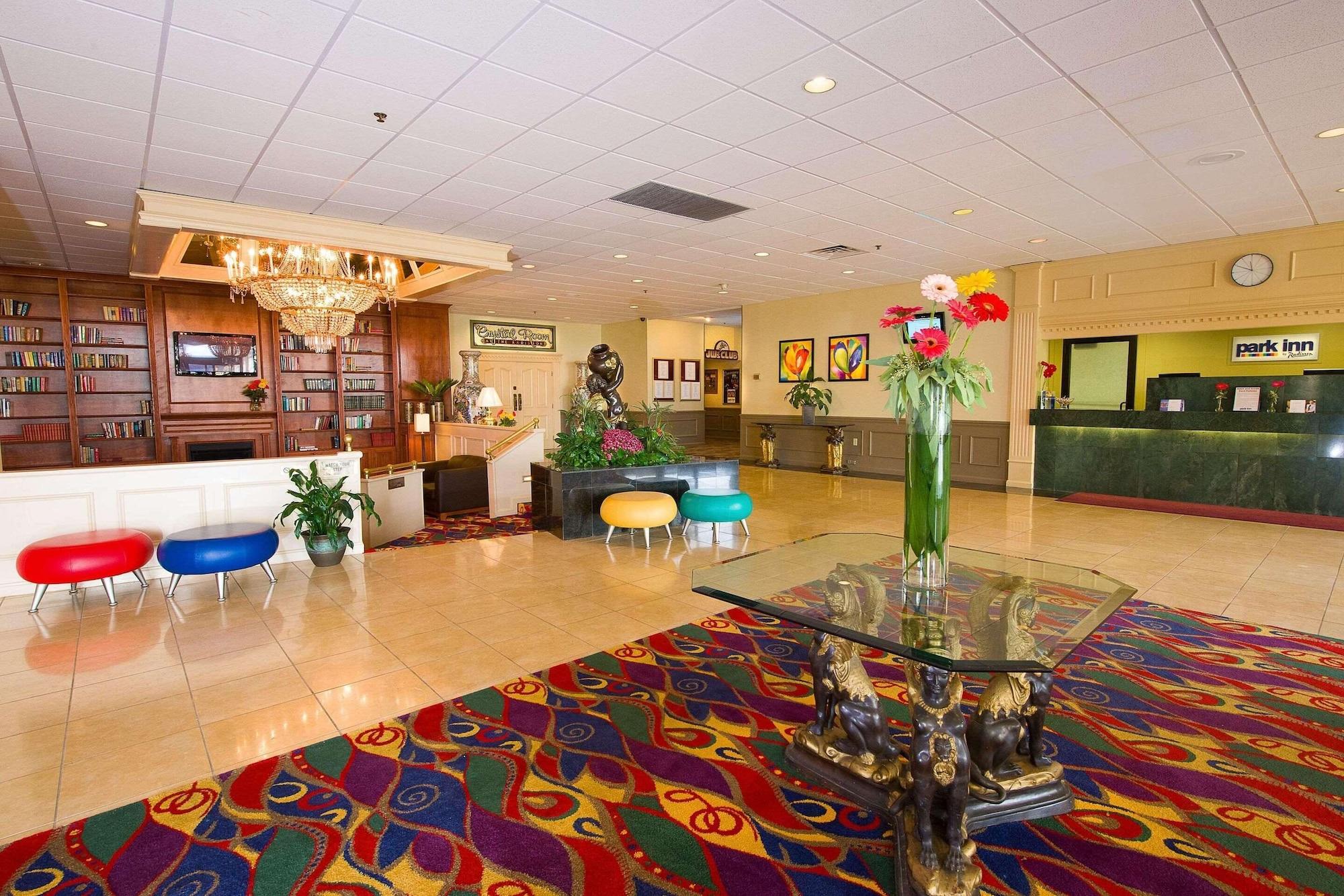 Vista Lobby Park Inn by Radisson Sharon