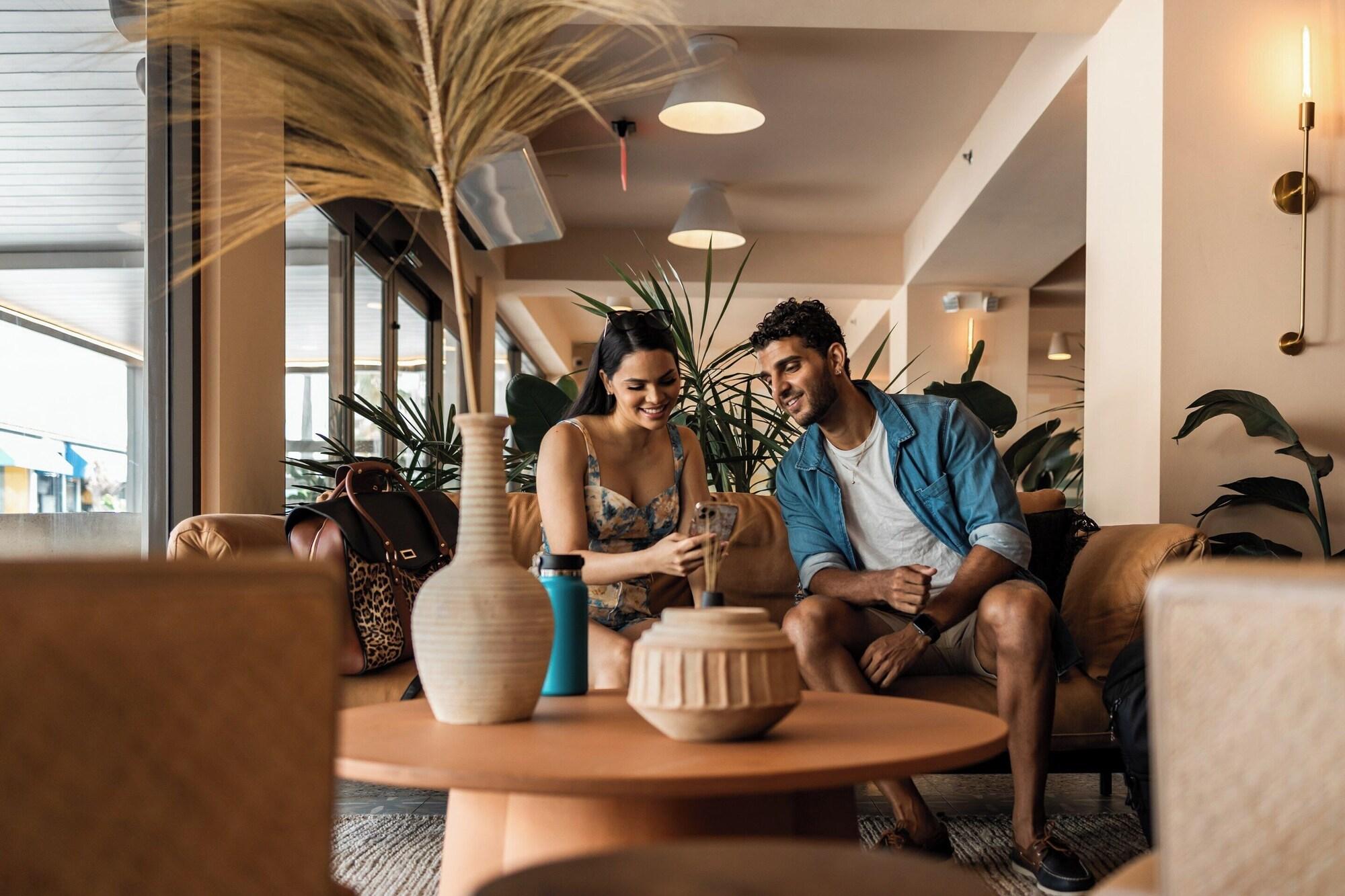 Vista Lobby HiBird- Apartment and Suites Hotel