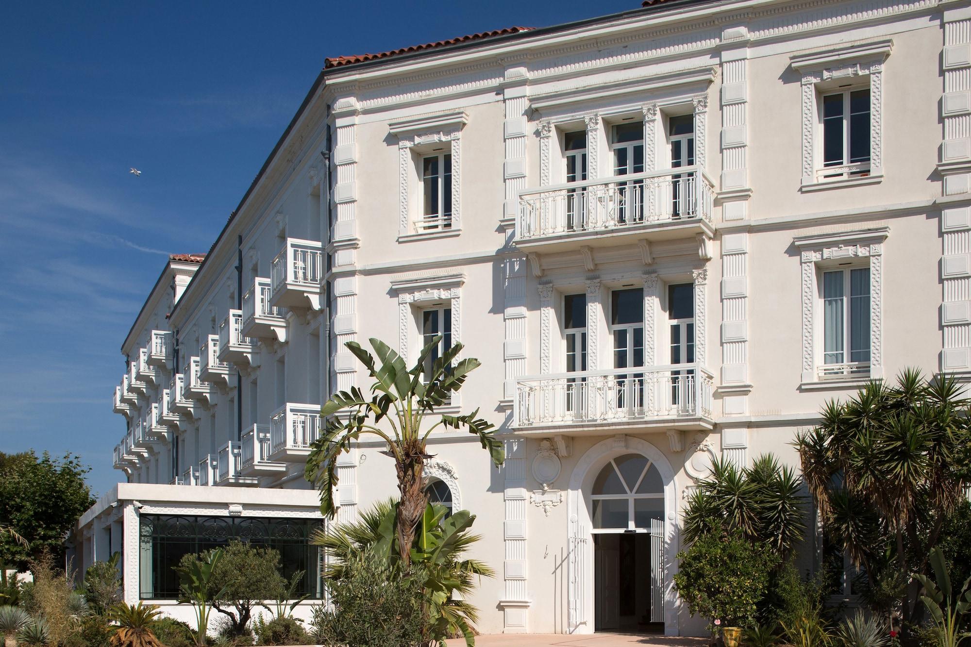 Vista Exterior Grand Hotel Des Sablettes Plage, Curio Collection By Hilton