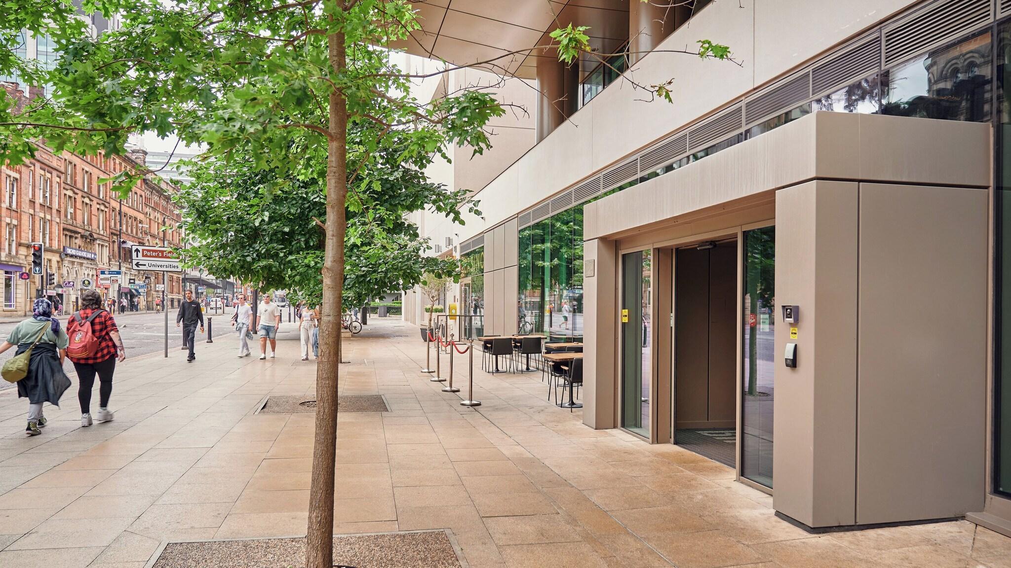 Vista Exterior voco Manchester City Centre by IHG