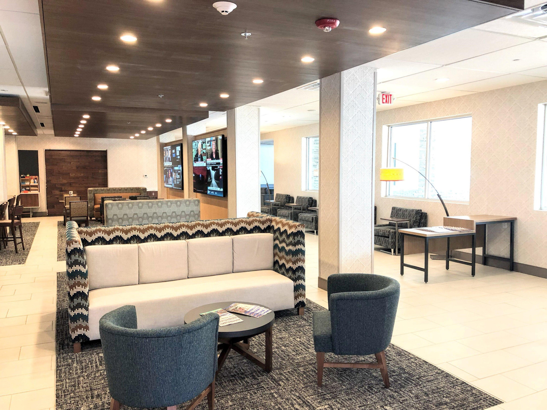Vista Lobby Holiday Inn Express Richmond - Midtown by IHG