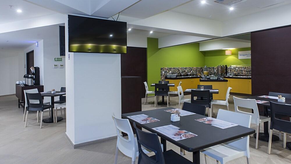 Restaurant Holiday Inn Express Mexico Aeropuerto by IHG
