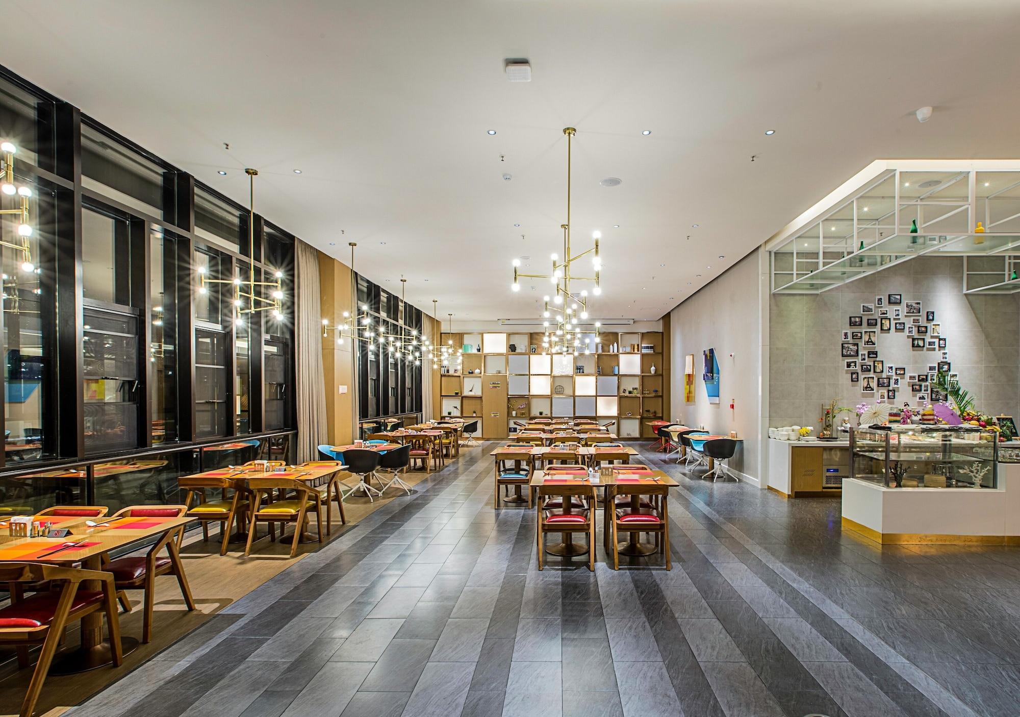 Restaurant Days Hotel by Wyndham Haikou Meilan Airport