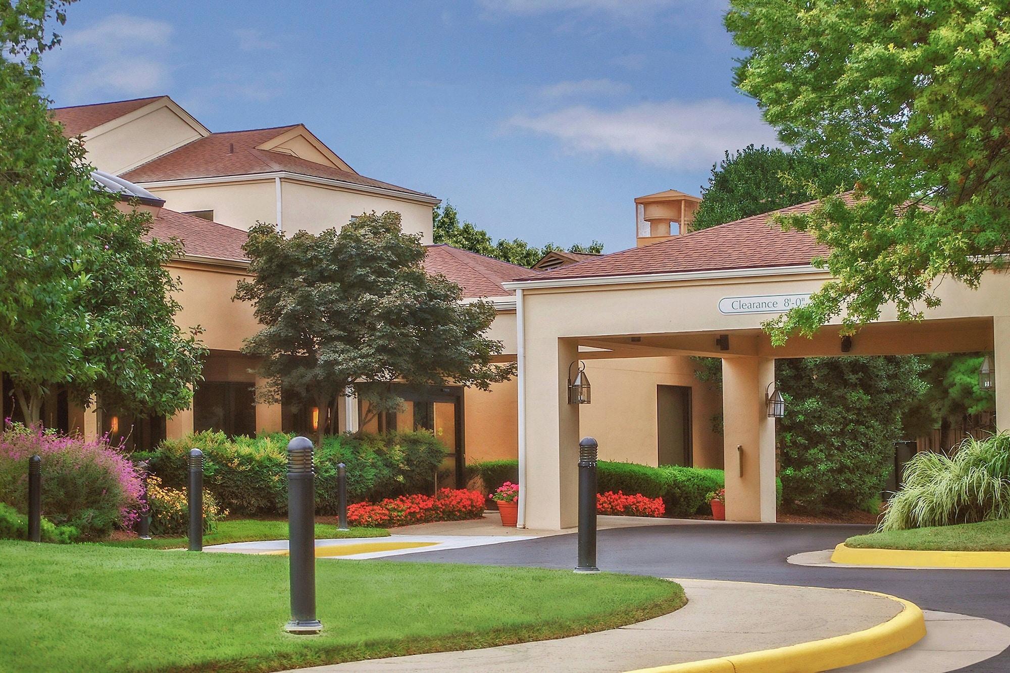 Vista Exterior Courtyard by Marriott Manassas Battlefield Park