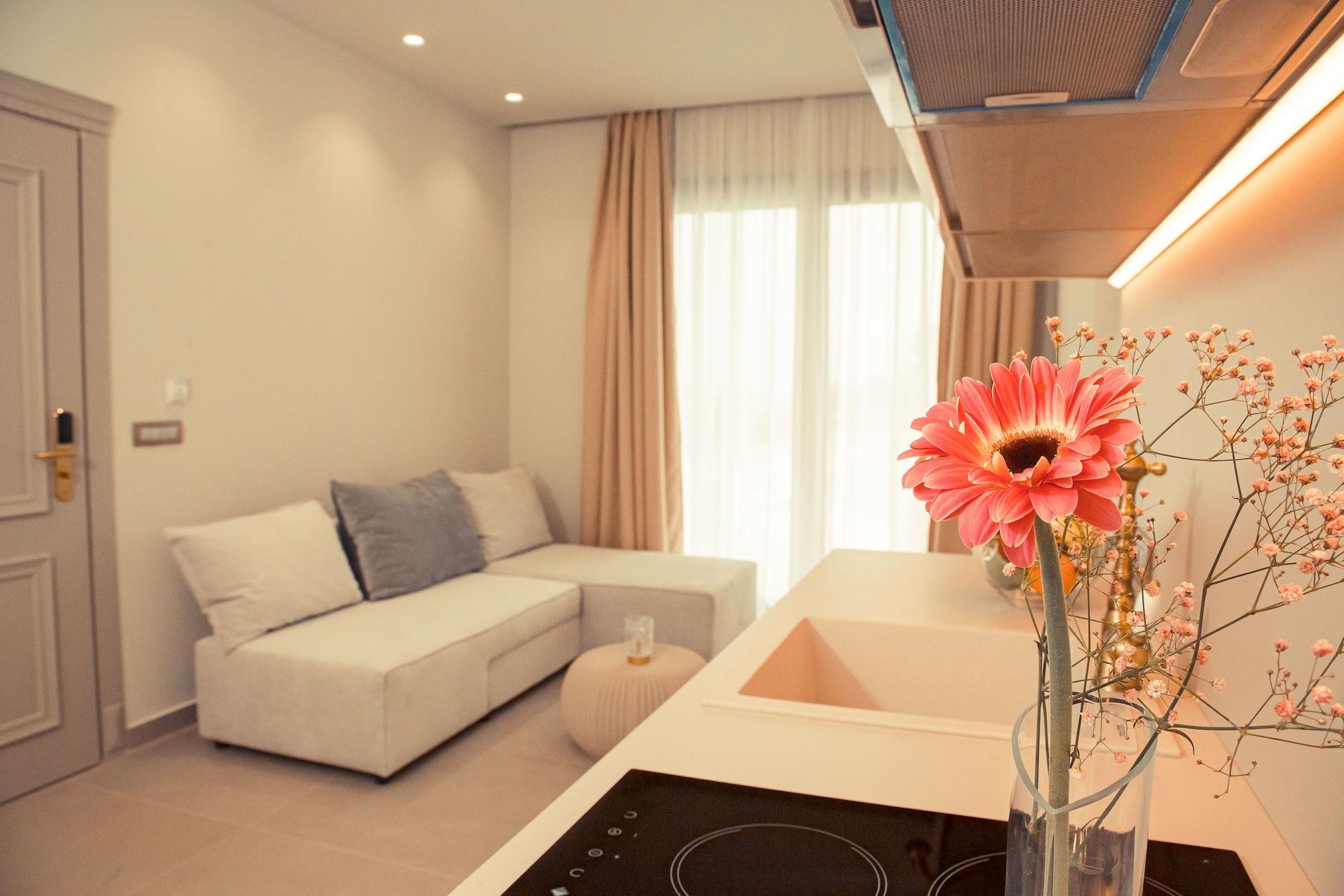 Comodidades del Alojamiento IO Luxury Pool & Hot Tub Suites