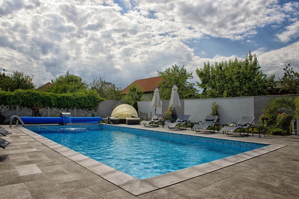 Vista Piscina Nora Prestige Timisoara