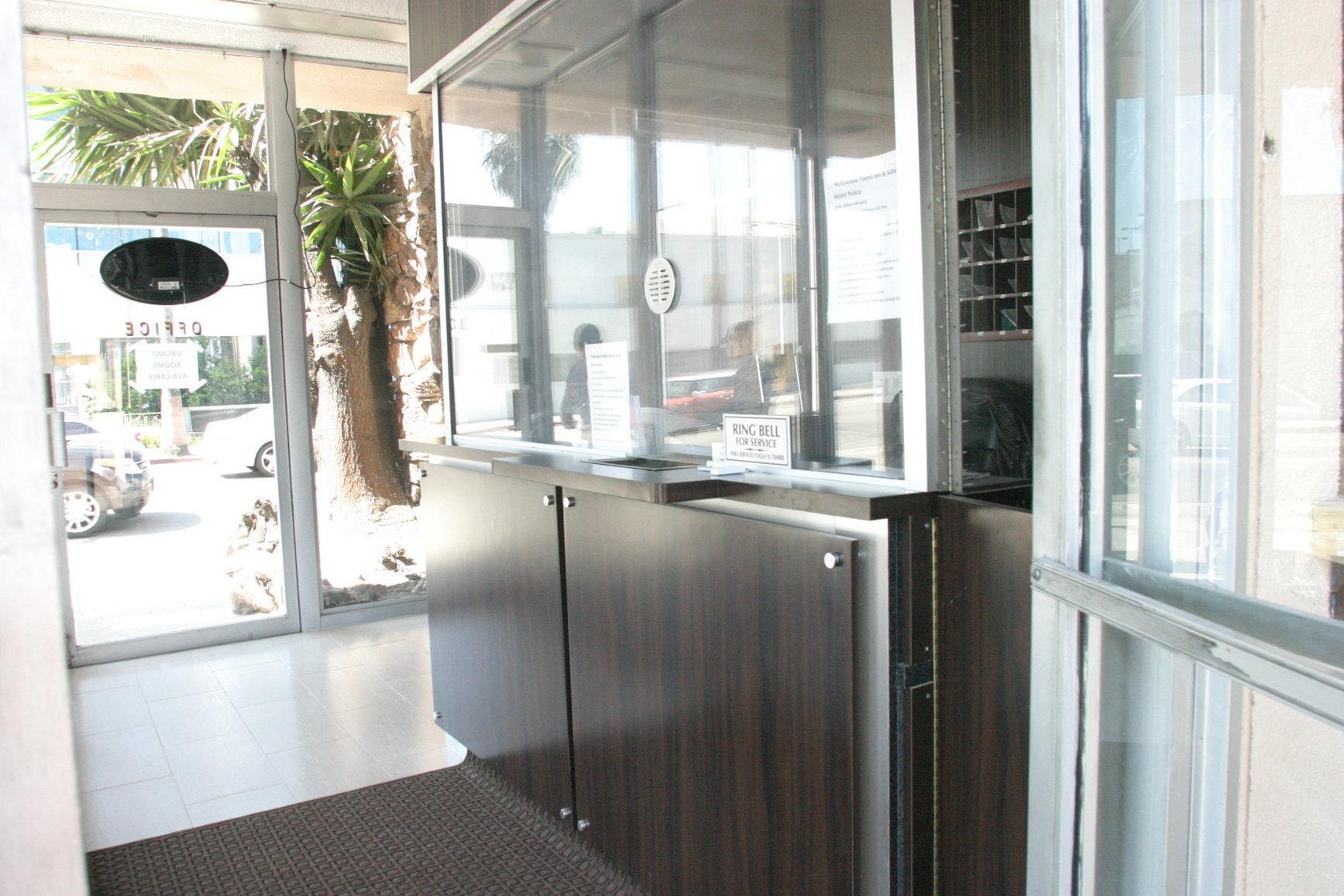 Vista Lobby Hollywood Palms Inn and Suites