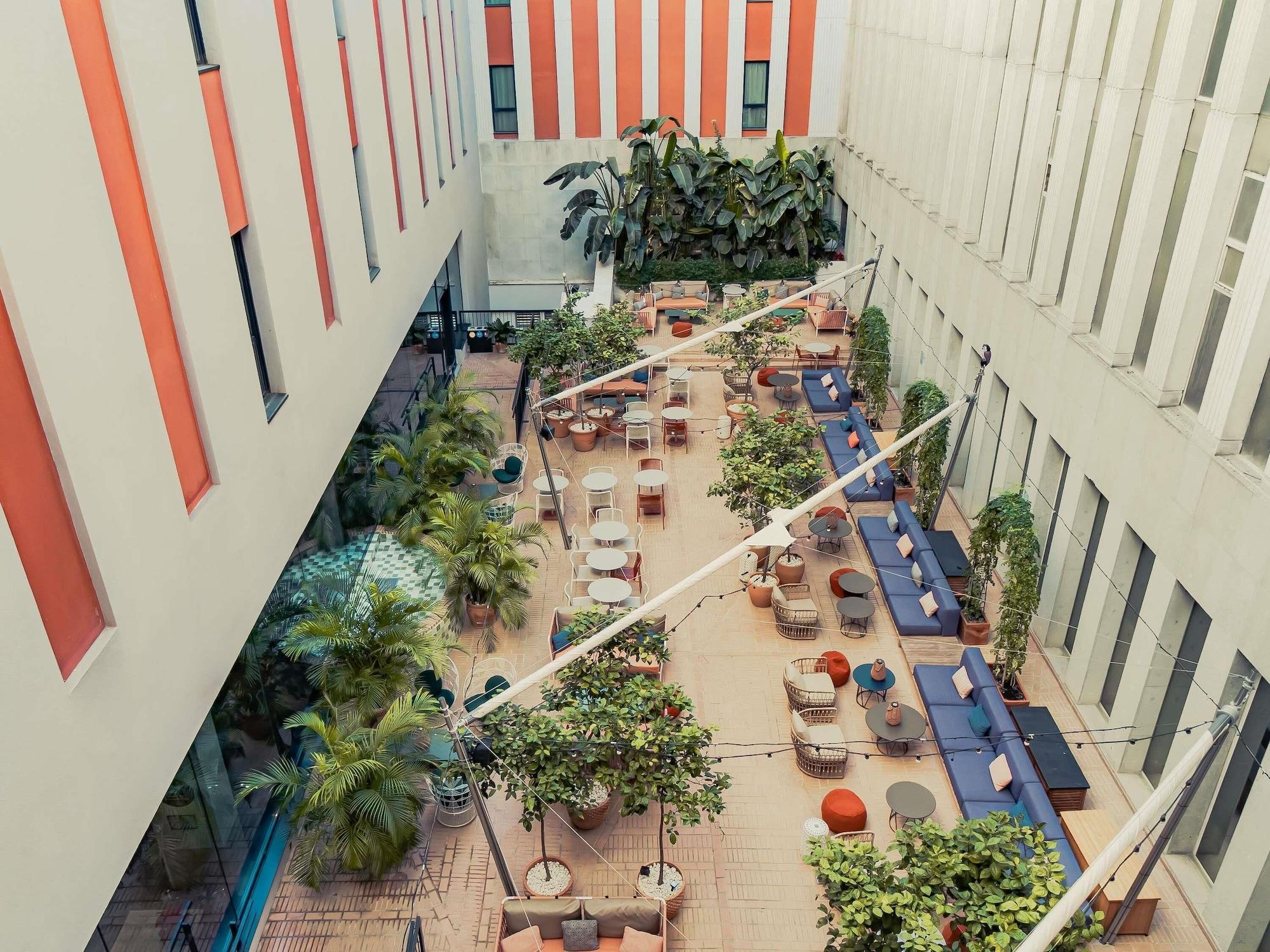 Vista Exterior Ibis Styles Sevilla Santa Justa
