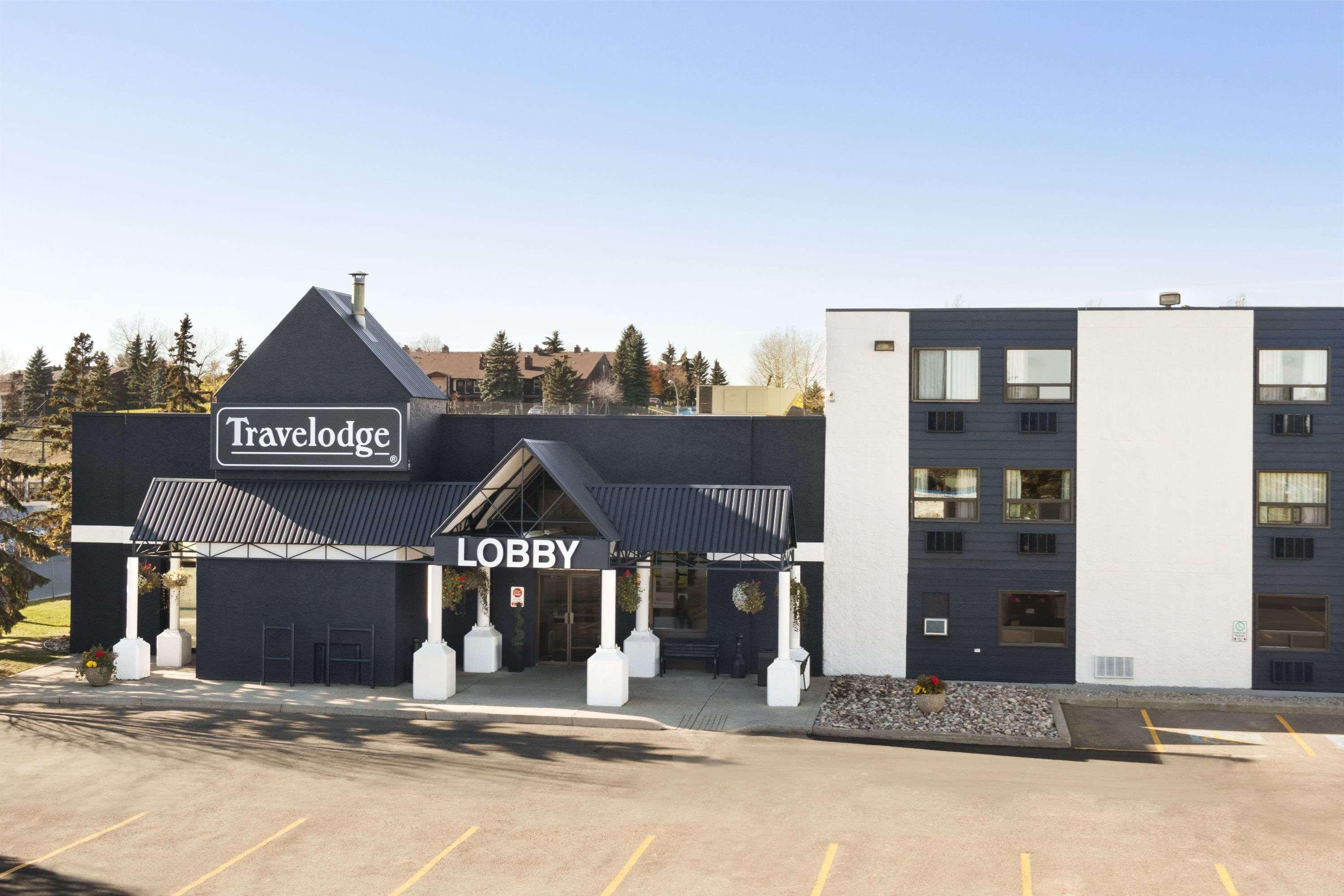 Vista Exterior Travelodge by Wyndham Edmonton South